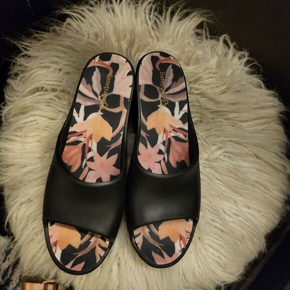 NWOT BareTraps Black Wedge Sandals - Picture 3 of 7